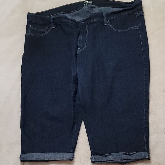 Shorts - Picture 1 of 3